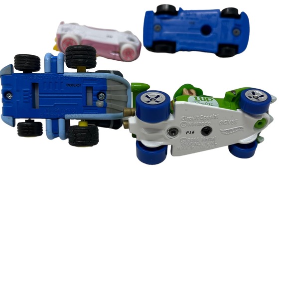 Mario Kart Hot Wheels Lot of 4 Princess Peach, Mario, Luigi Diecast Toy Cars - Picture 5 of 6